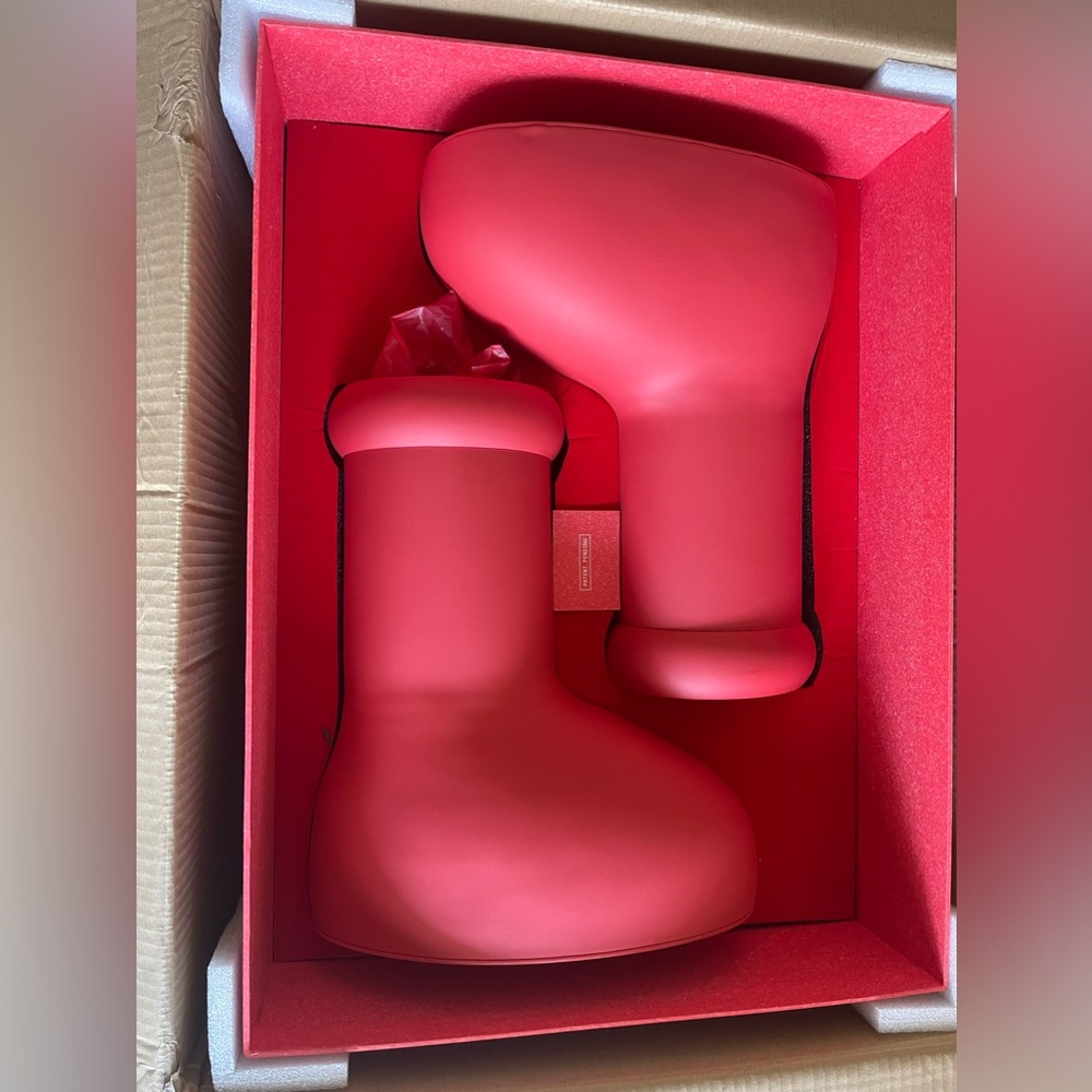 Mschf big red boots size 10!